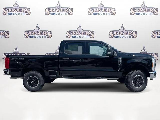 New 2026 Agate Black Metallic Ford XLT image 2