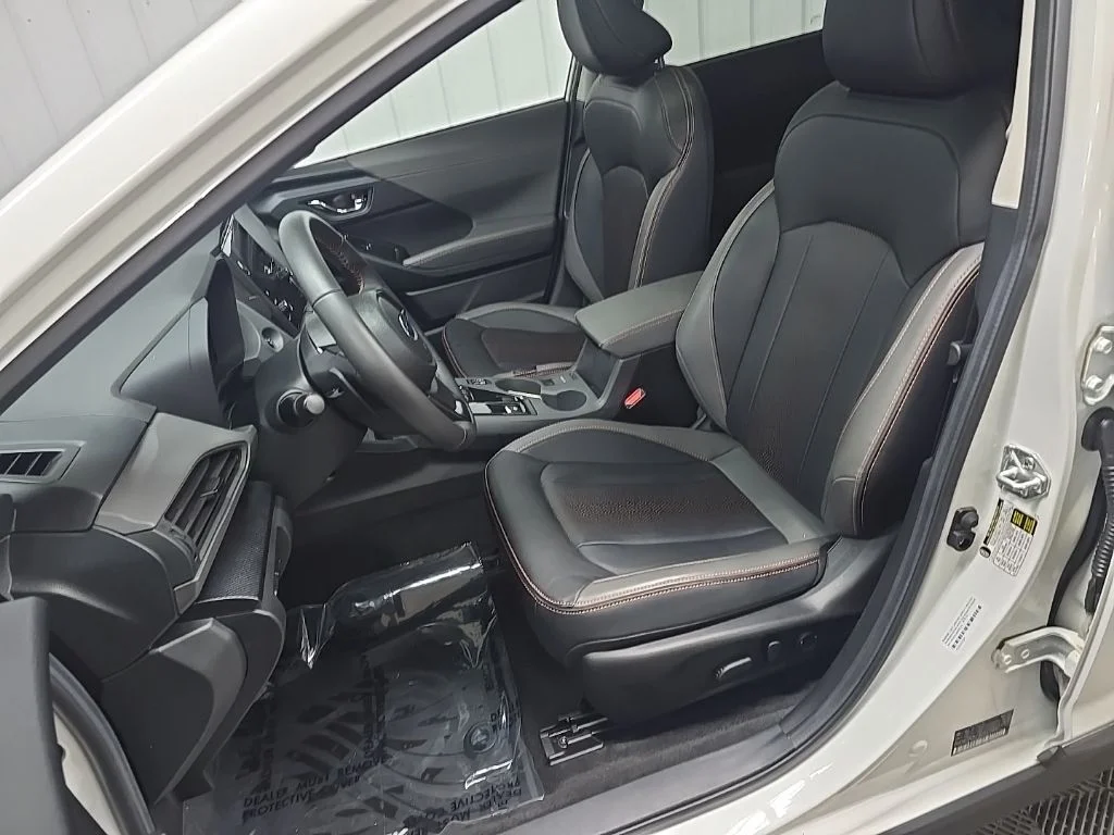 Used 2025 Crystal White Pearl Subaru Limited image 35