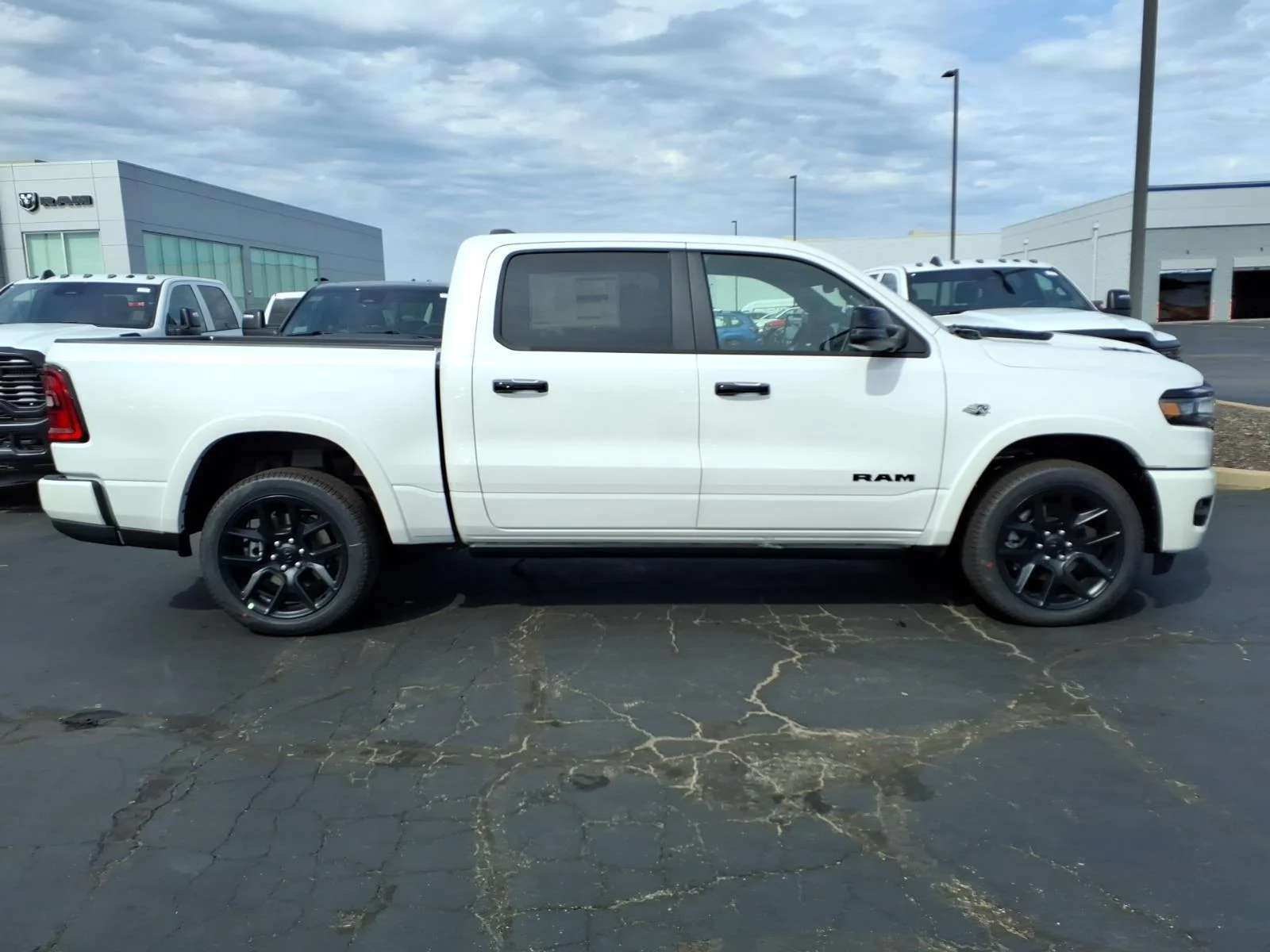 New 2026 Ivory White Tri-Coat Pearl-Coat Exterior Paint RAM Laramie image 18