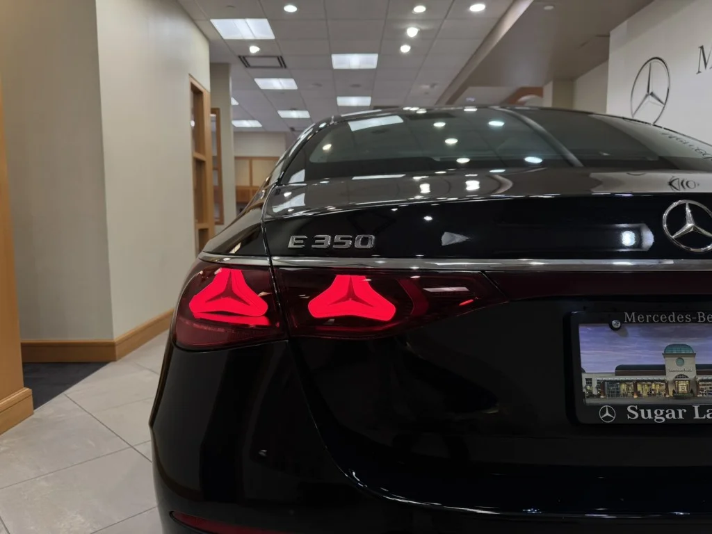 2025 Mercedes-Benz E-Class E350 - Photo 20