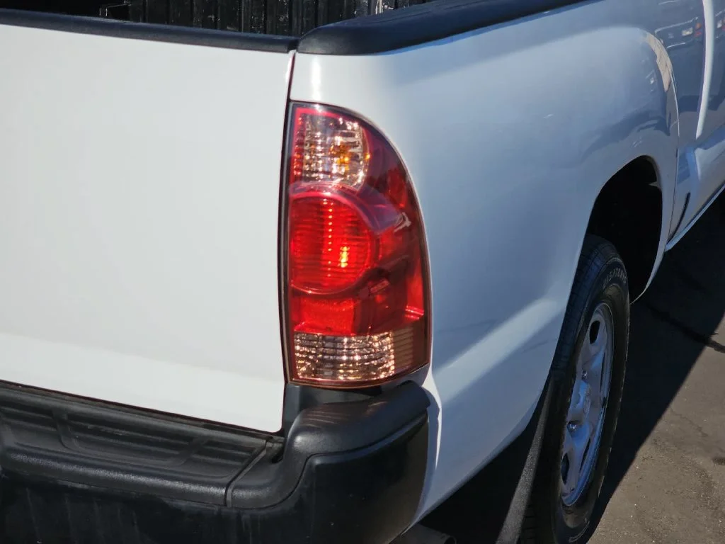 Used 2015 White Toyota Base image 38