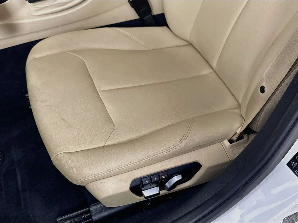 Used 2018 Mineral White Metallic BMW 320i xDrive image 19