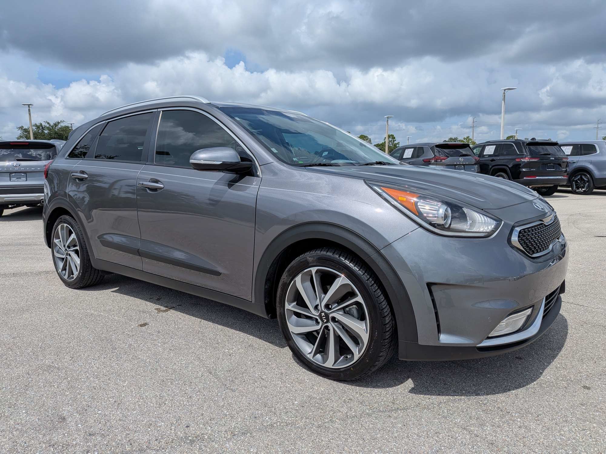 Used 2017 Metal Stream Kia Touring image 2
