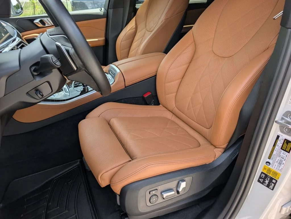 Used 2023 White BMW xDrive40i image 5