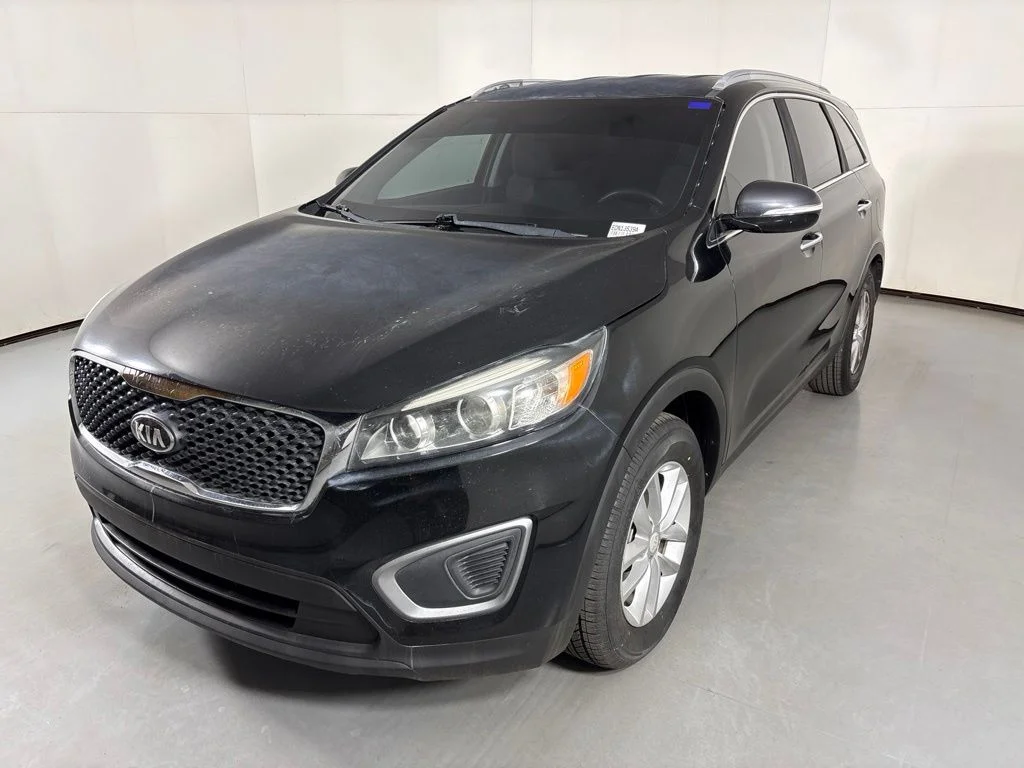 Used 2016 Black Kia LX image 4
