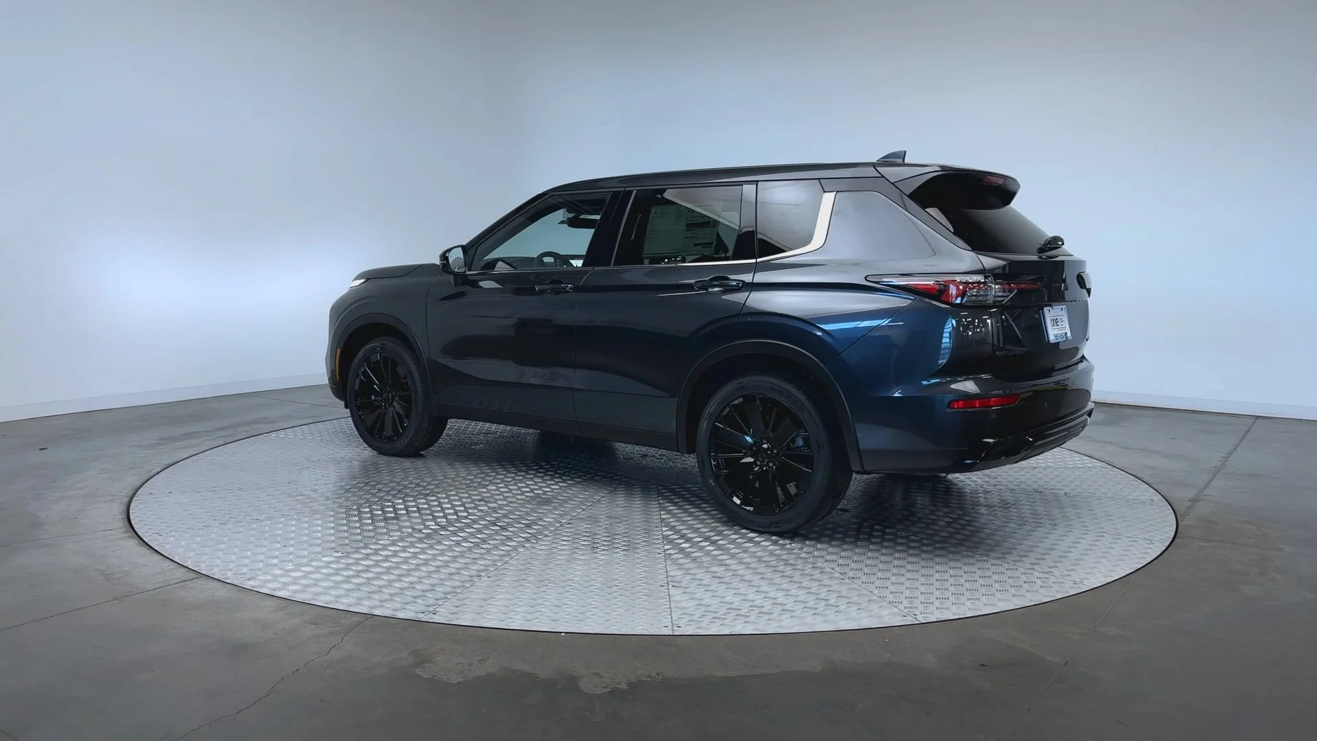 New 2026 Graphite Gray Mitsubishi LE image 6