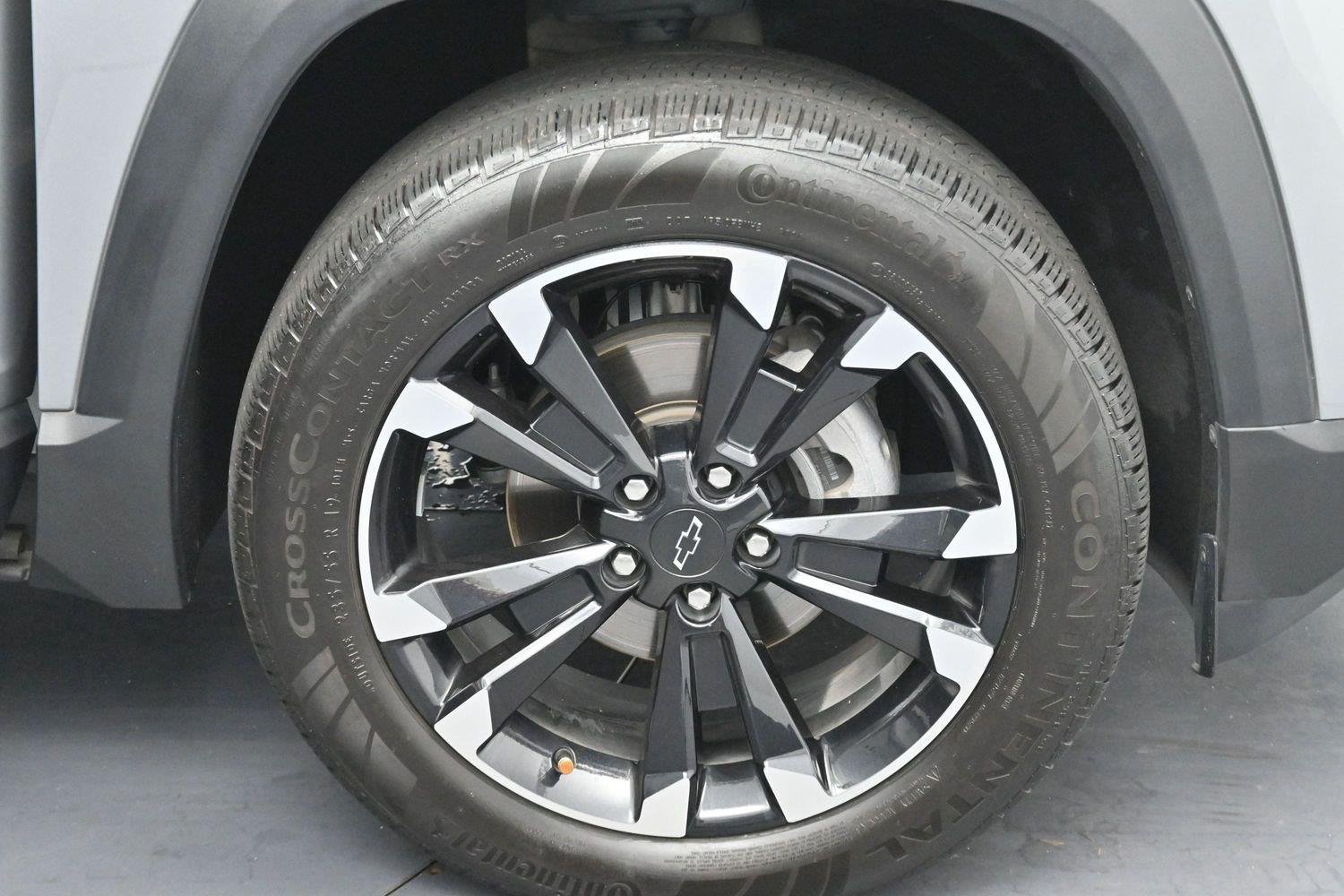 Used 2025 Sterling Gray Metallic Chevrolet FWD RS image 33