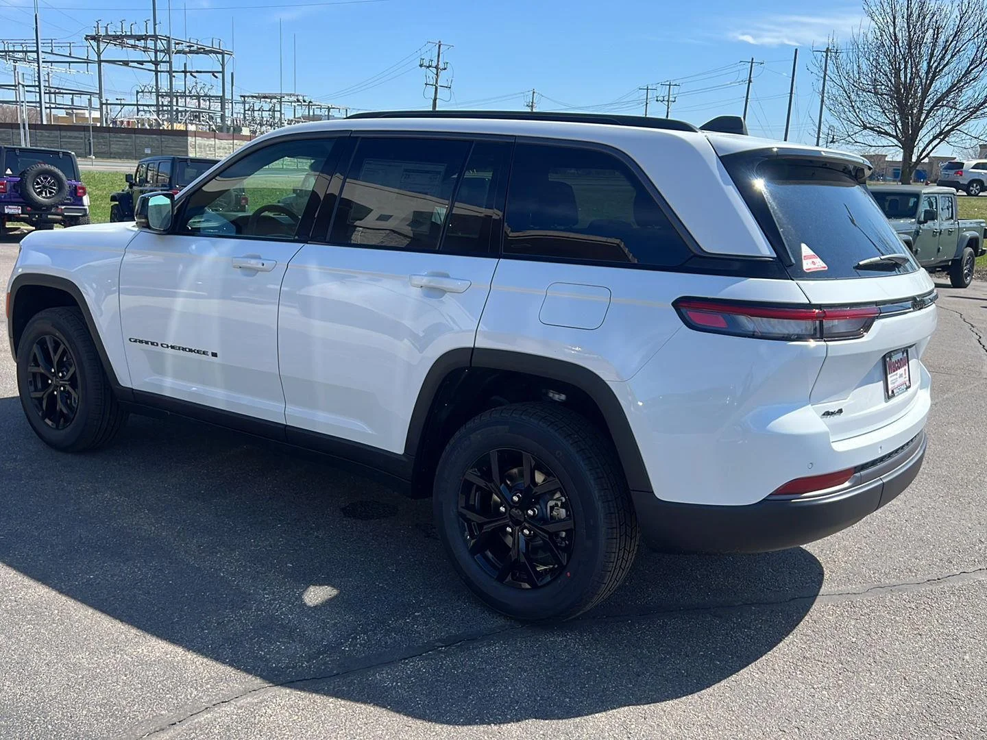 New 2026 Bright White Clearcoat Jeep Laredo Altitude image 5