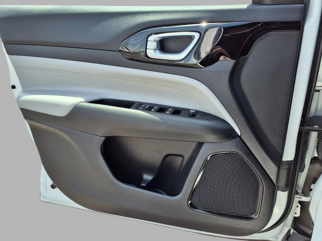 2025 Jeep Compass Limited - Photo 18