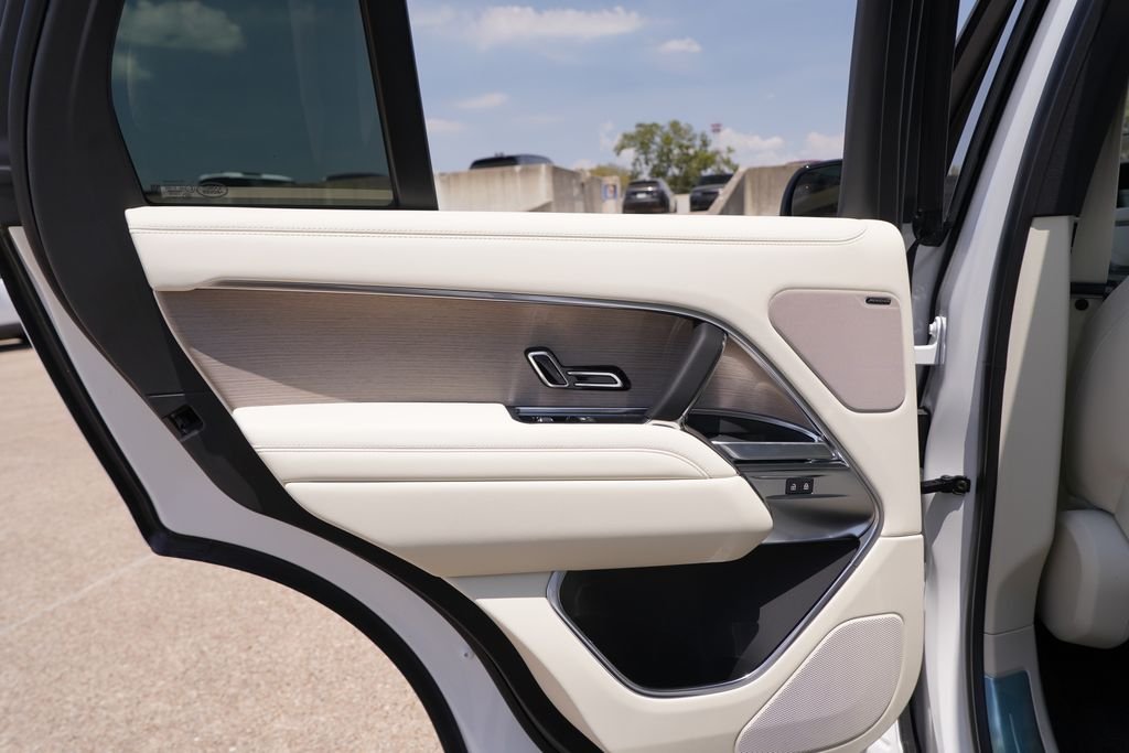 New 2026 Fuji White Land Rover SE image 23