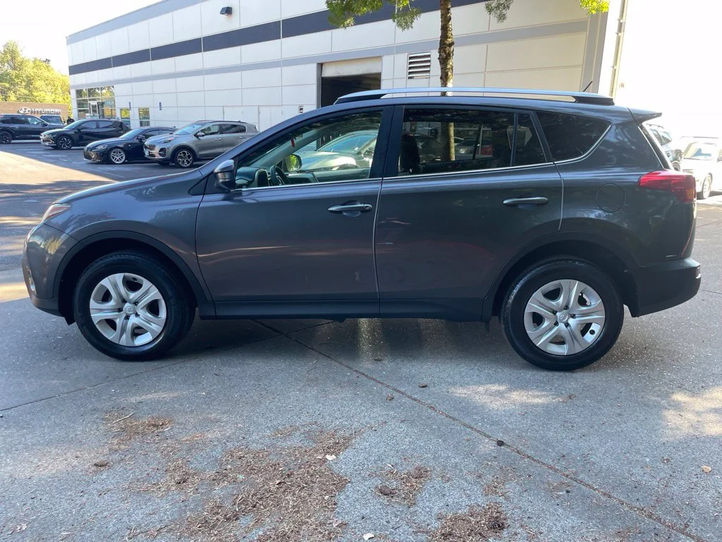 Used 2013 Magnetic Gray Metallic Toyota LE image 7