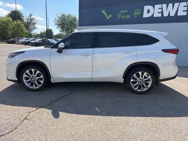 Used 2021 Blizzard Pearl Toyota Platinum image 2