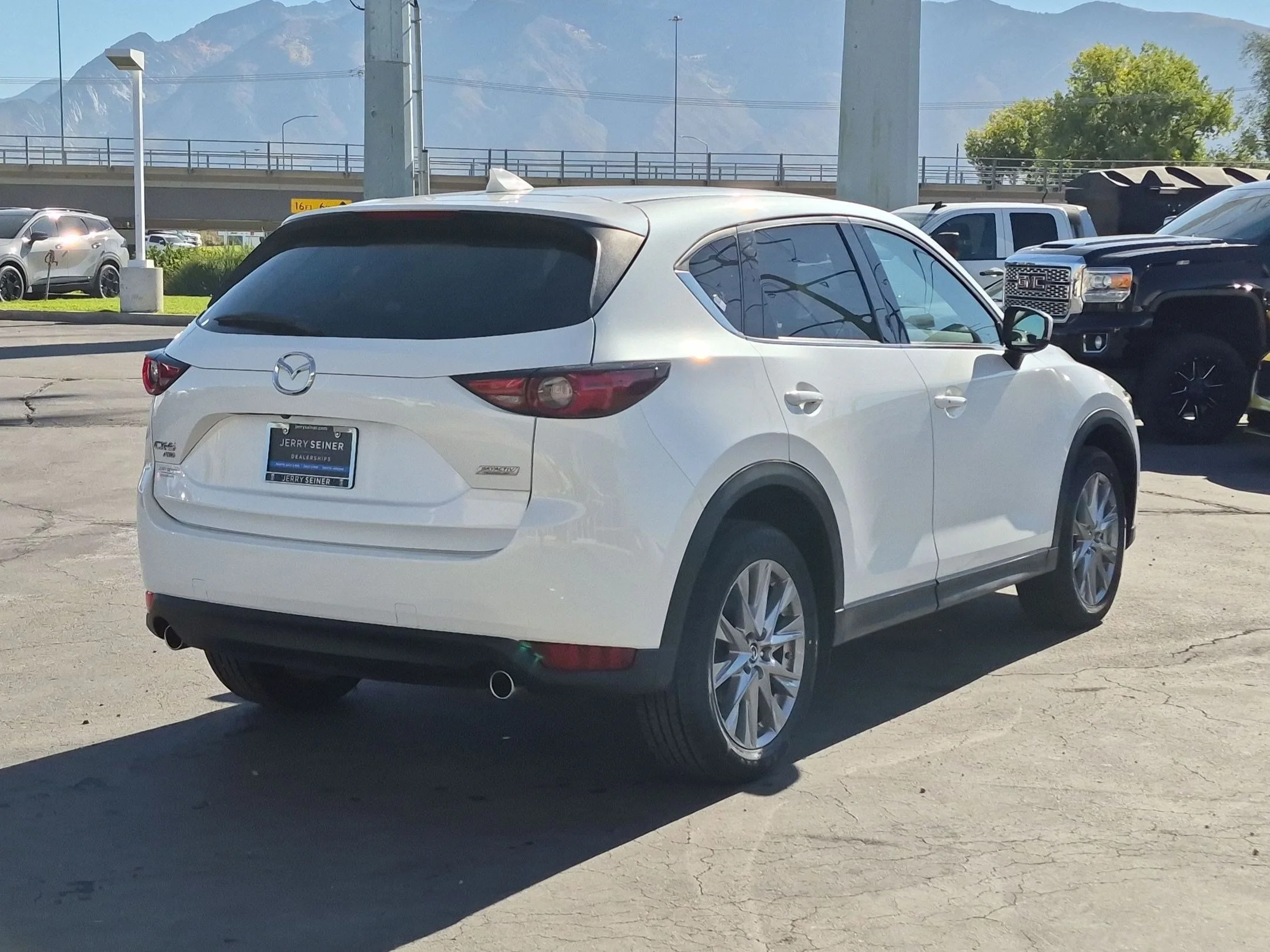 Used 2019 Snowflake White Pearl Mica Mazda Grand Touring image 6
