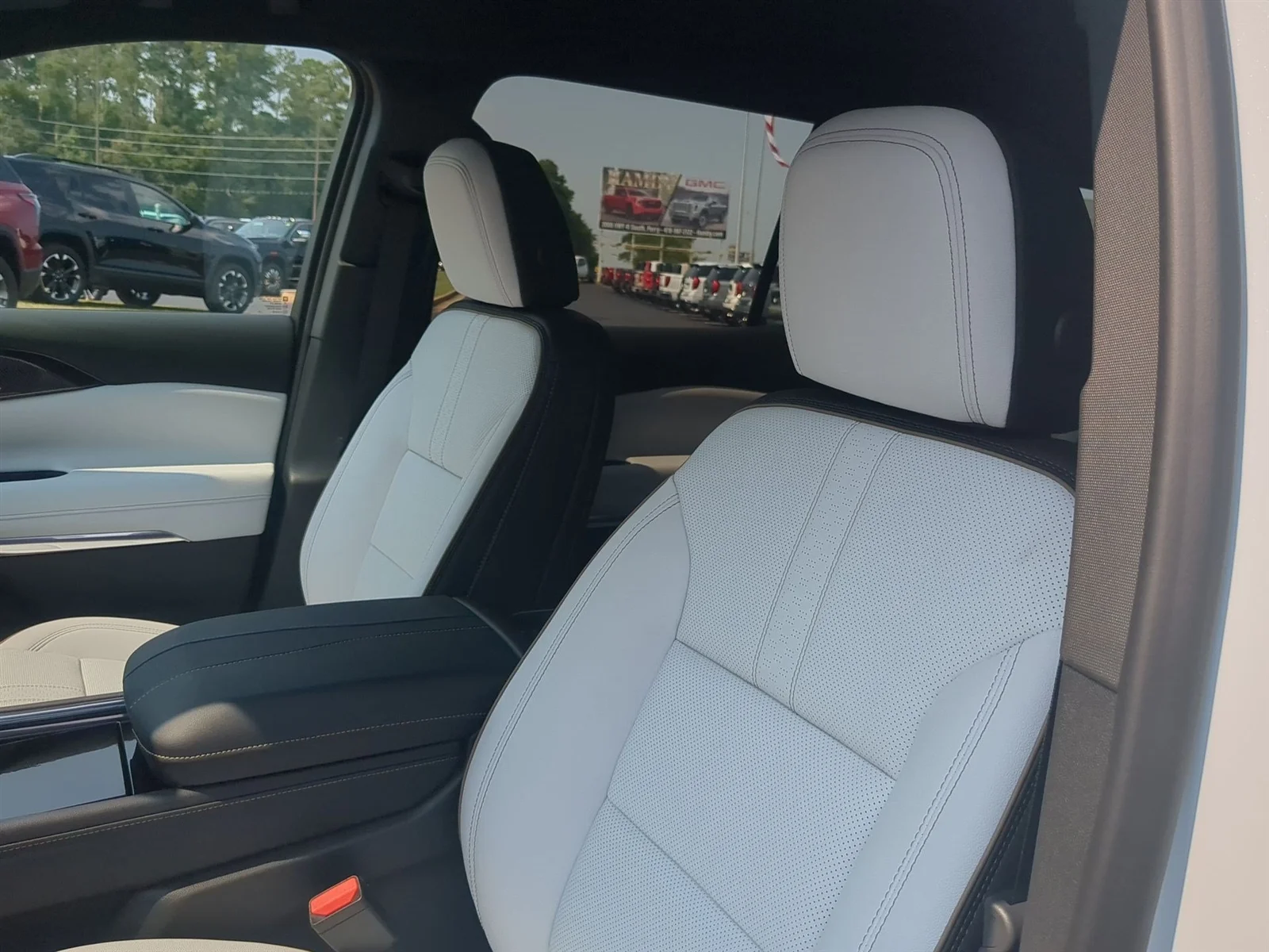 New 2026 Polar White Tricoat Chevrolet High Country image 43