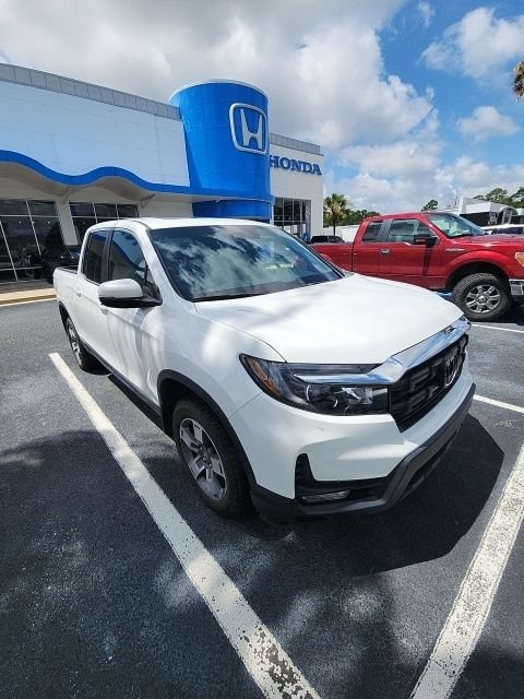 Used 2025 Platinum White Pearl Honda RTL image 4