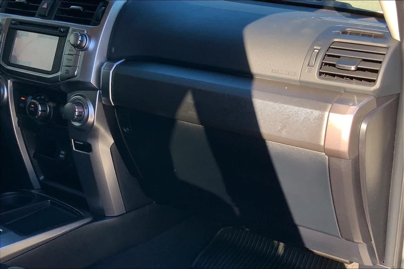 Used 2019 Classic Silver Metallic Toyota SR5 image 18