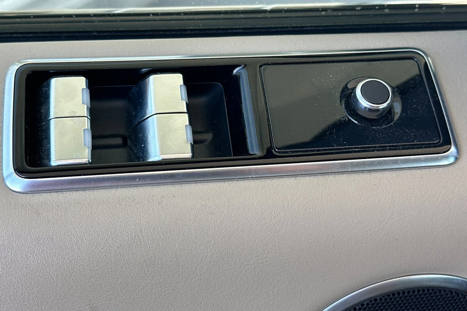 Used 2019  Land Rover Supercharged image 13