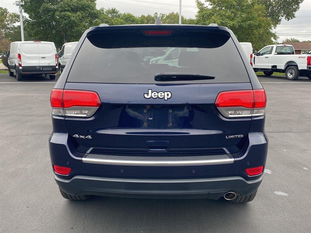 Used 2018 True Blue Pearlcoat Jeep Limited image 9
