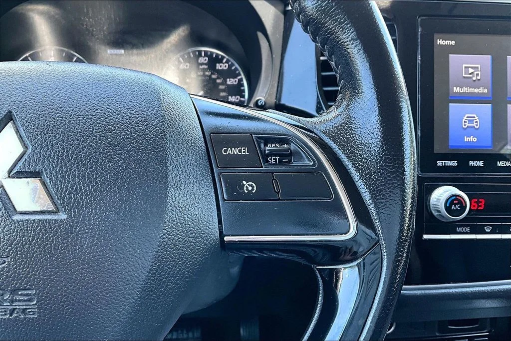 Certified Used 2020  Mitsubishi SE image 12