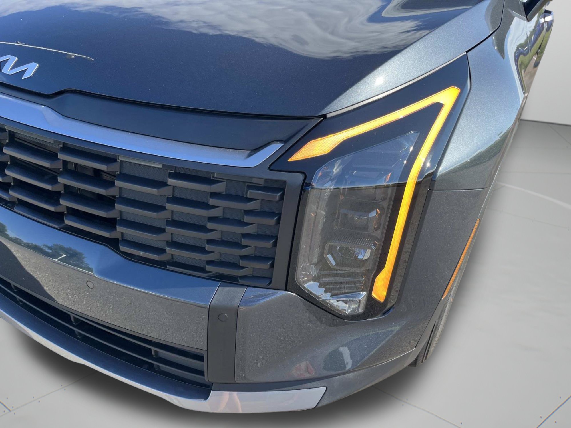 New 2027 Gravity Gray Kia LX image 9