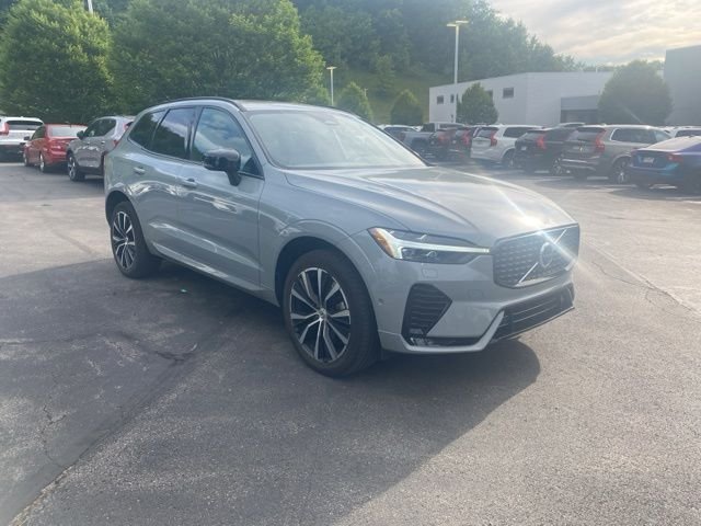 2024 Volvo XC60 B5 Plus Dark Theme AWD's photo