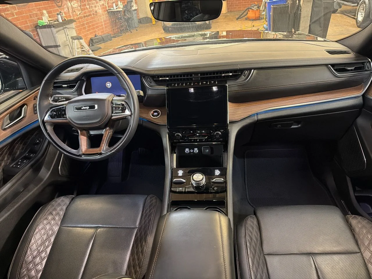 Used 2025 Diamond Black Jeep Summit image 19