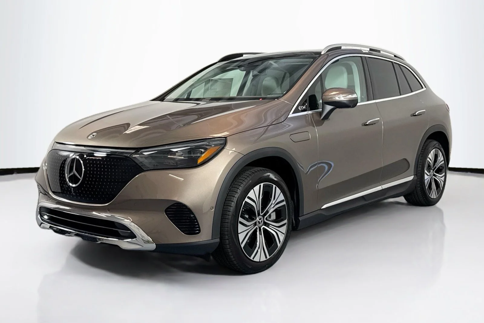 2026 Mercedes-Benz EQE SUV EQE 320 4MATIC's photo