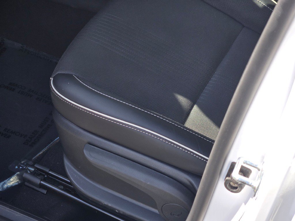 Certified Used 2023 Lunar Hyundai Limited image 19