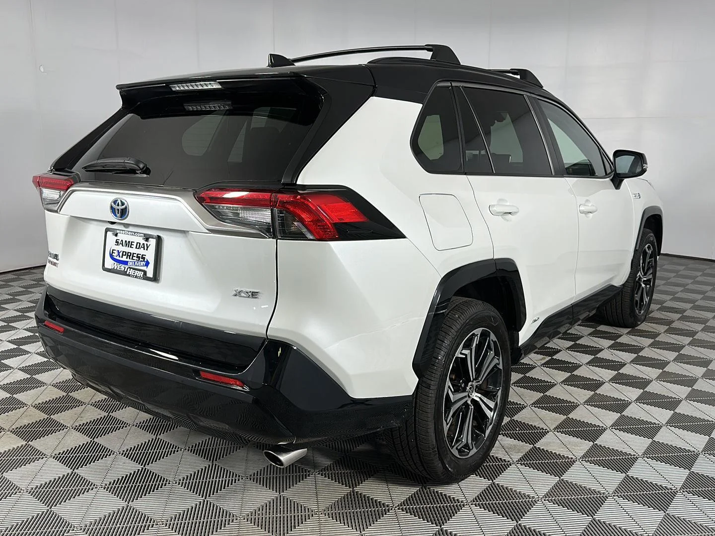Used 2023 Wind Chill Pearl w/Midnight Black Metallic Roof Toyota XSE image 29