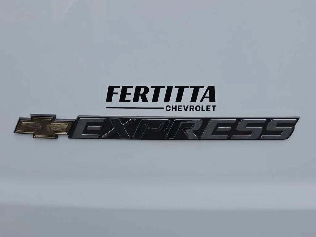 New 2026 Summit White Chevrolet WT image 12
