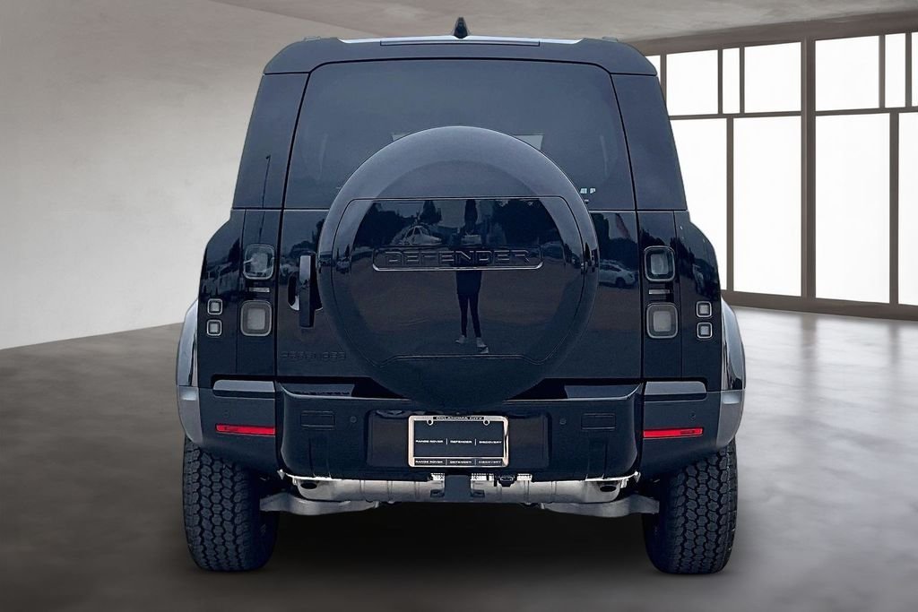 New 2026 Santorini Black LAND ROVER S image 4