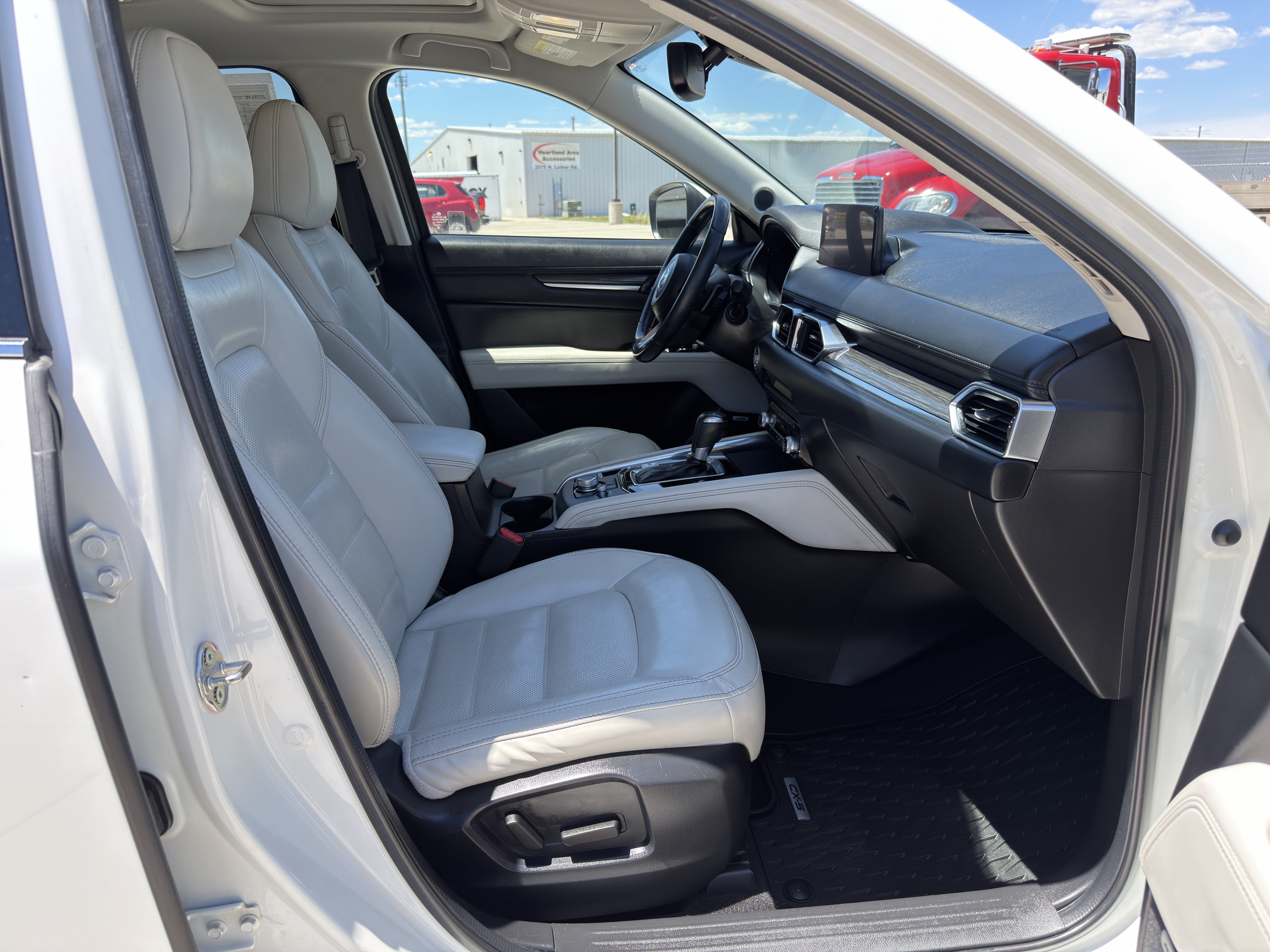 Used 2021 Snowflake White Pearl Mica Mazda Grand Touring image 15