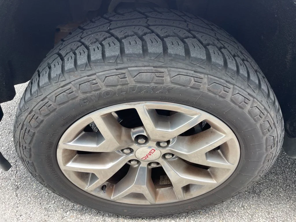 Used 2015 Silver GMC SLT image 9