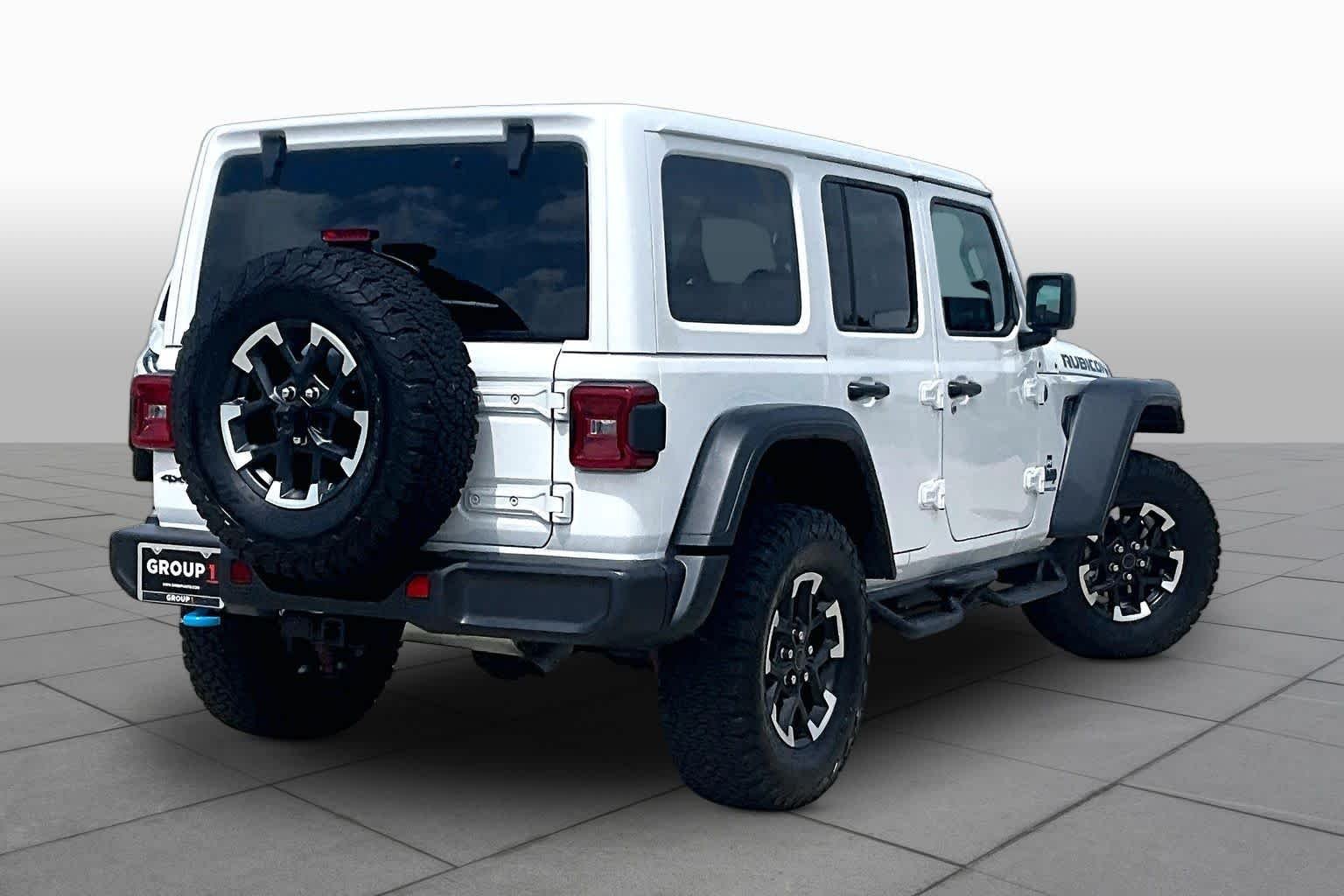 Used 2024 Bright White Clearcoat Jeep Rubicon image 12
