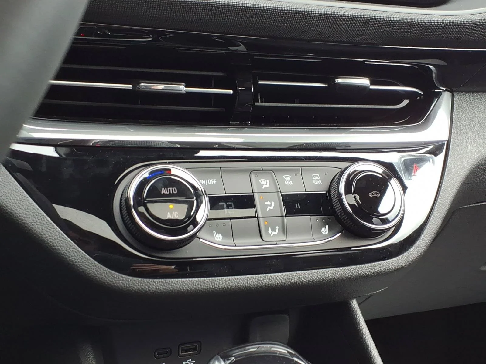 2026 Buick Envista Sport Touring - Photo 18