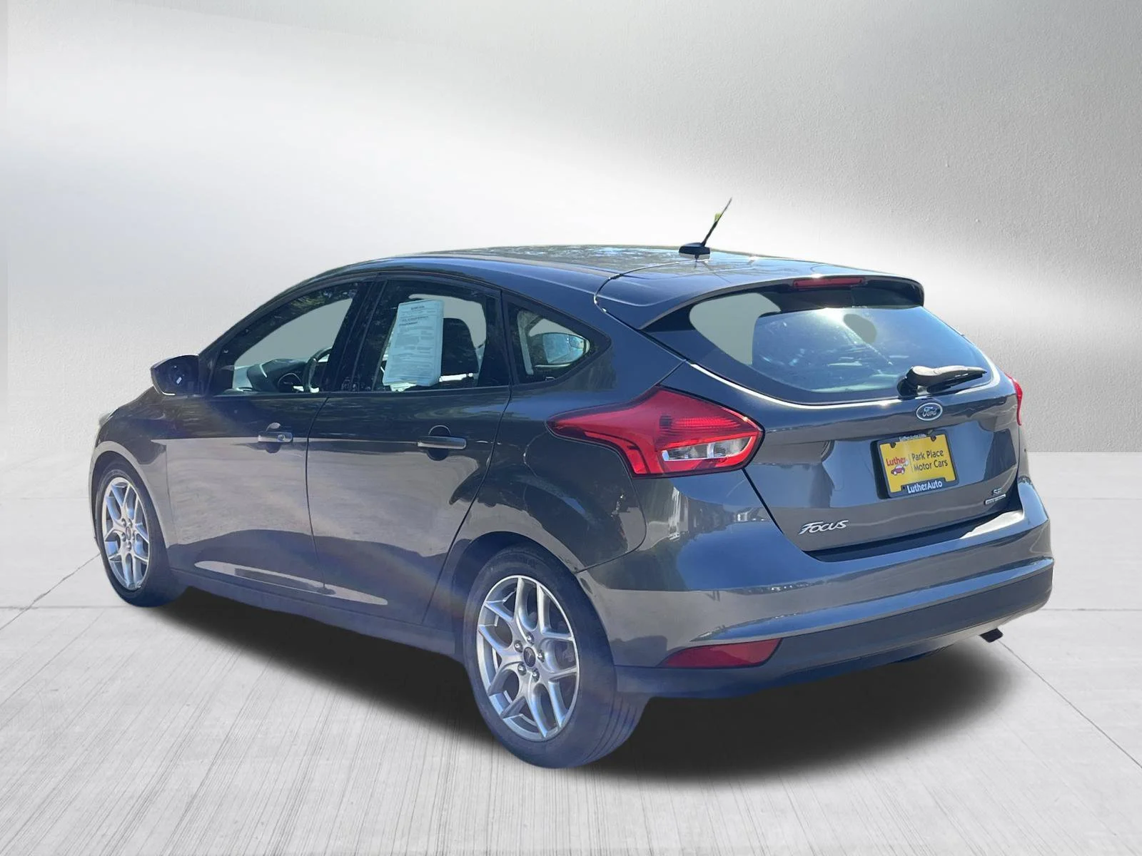 Used 2015 Magnetic Ford SE image 5
