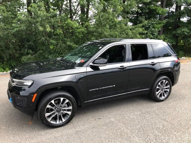 Used 2023 Diamond Black Jeep Overland 4xe image 37