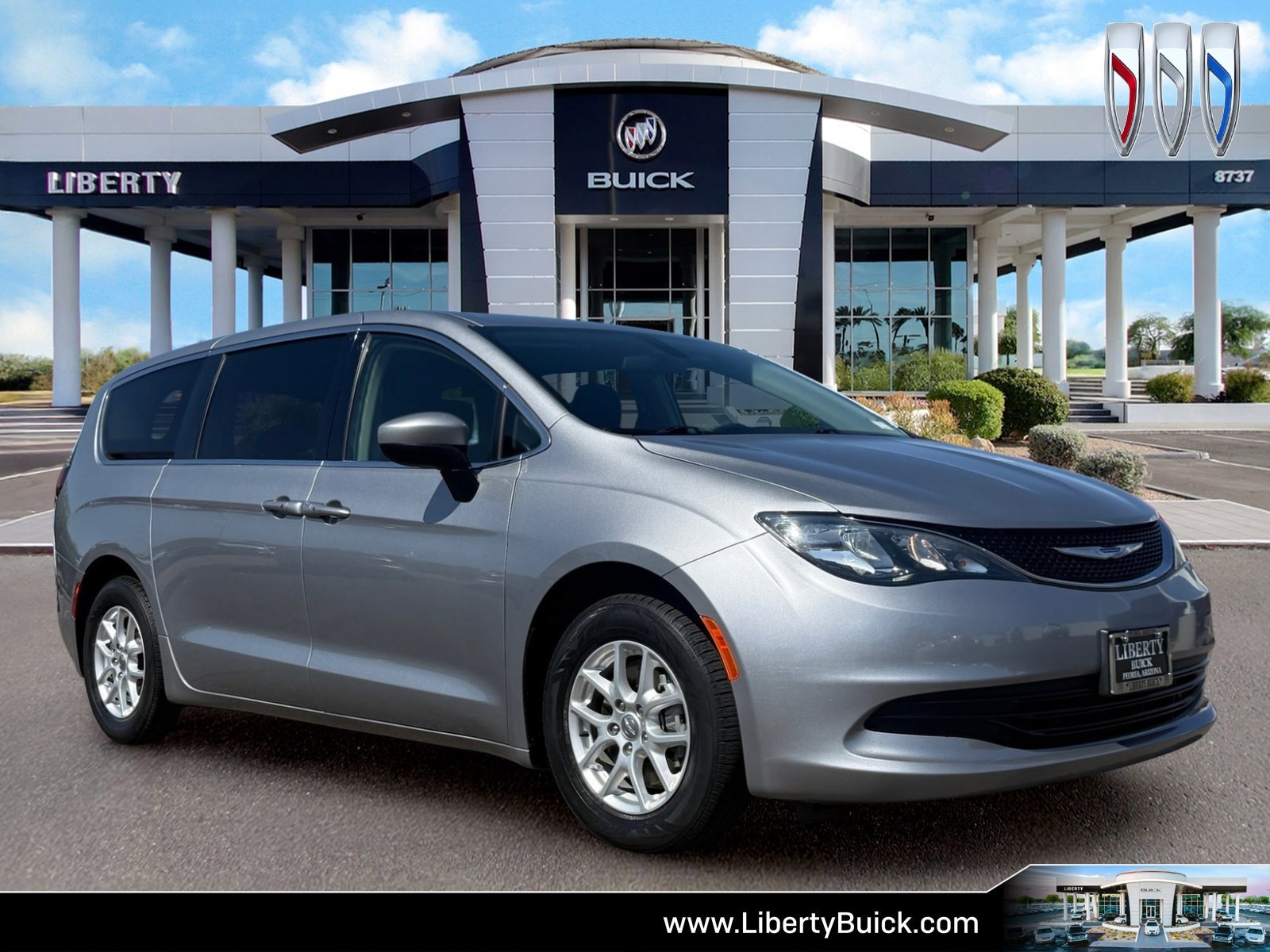 2020 Chrysler Voyager LX's photo