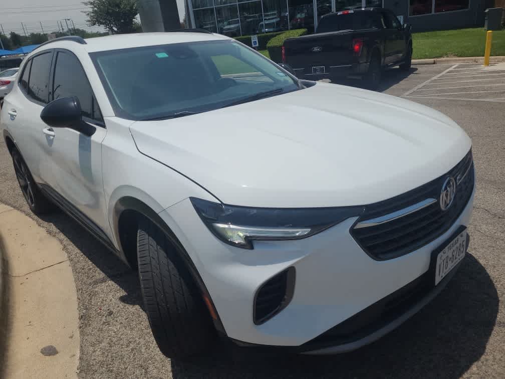 Used 2022 Summit White Buick Essence image 2