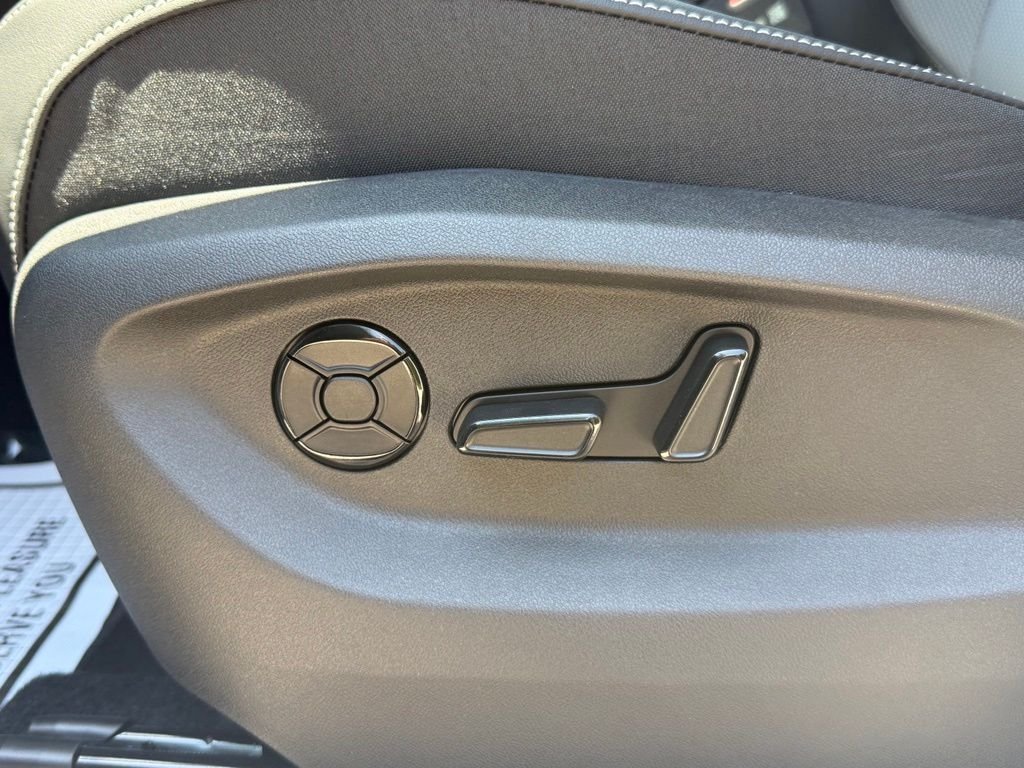 New 2026 White Volkswagen 2.0T SE image 26