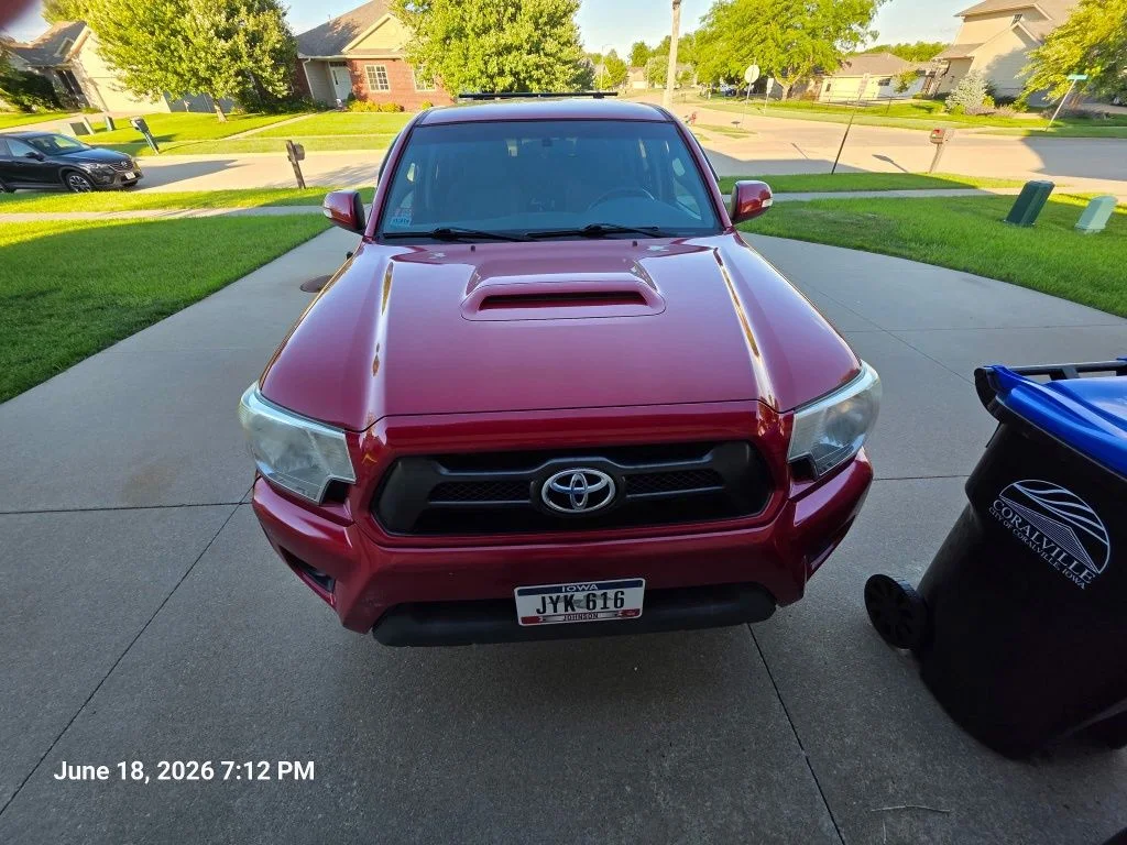 Used 2015 Red Toyota Base image 16