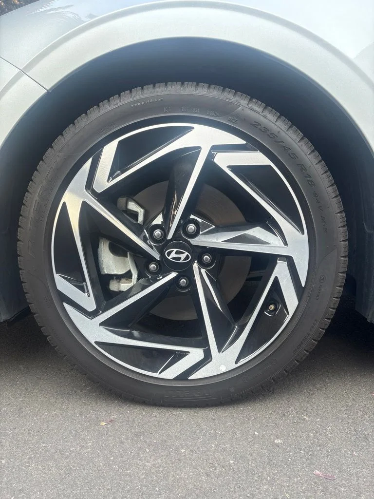Used 2025 Silver Hyundai SEL Convenience image 16