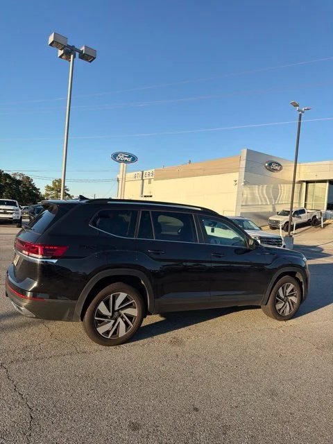 Used 2025  Volkswagen 2.0T SE w/Technology image 8