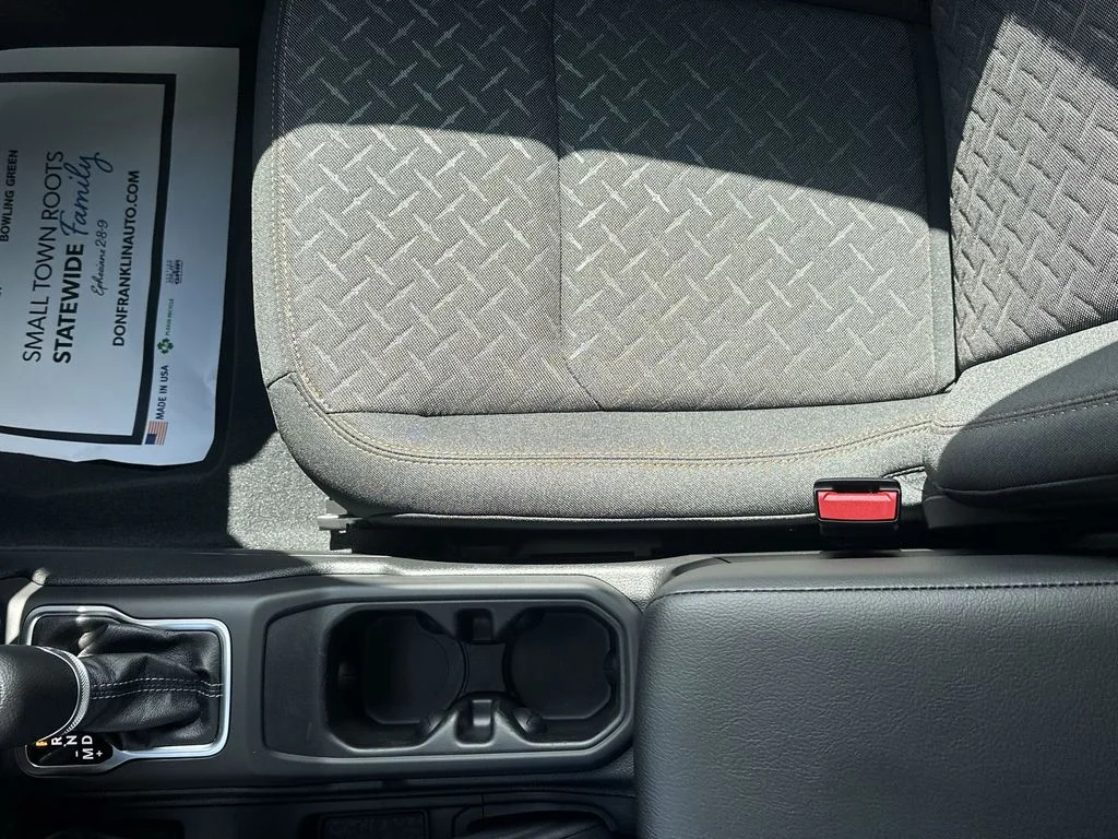 Used 2025 Green Jeep Mojave image 28