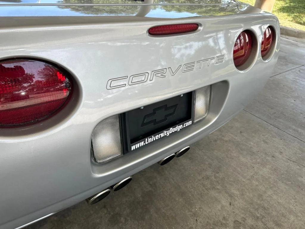 Used 2000 Silver Chevrolet Base image 17