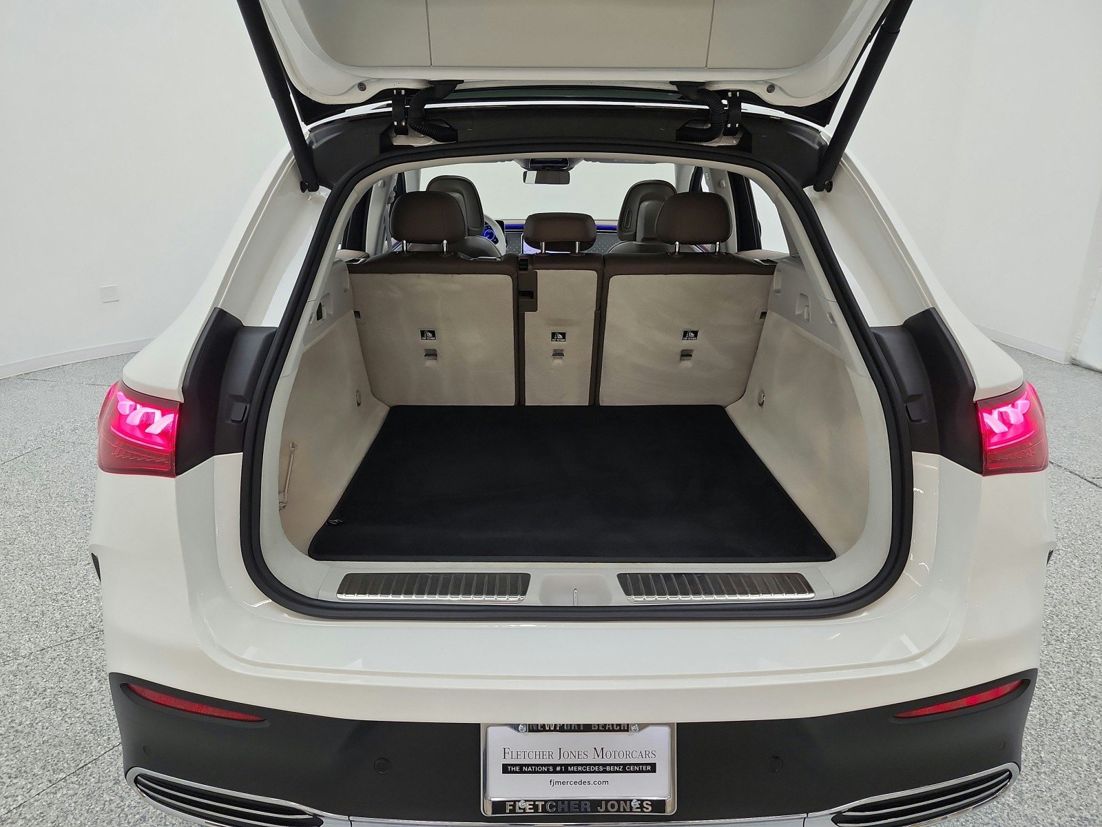 Used 2023 Polar White Mercedes-Benz EQE 500 4MATIC® SUV image 20