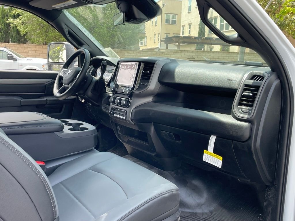 2025 RAM 3500 Chassis Tradesman - Photo 18