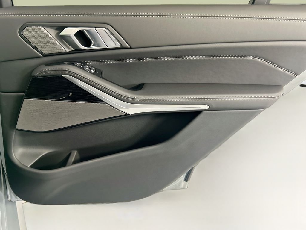 New 2027 Gray Metallic BMW xDrive40i image 26