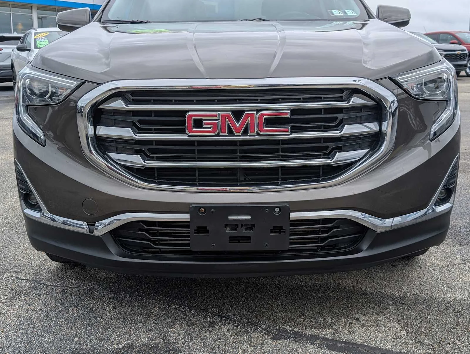 Used 2019 Smokey Quartz Metallic GMC SLT image 2