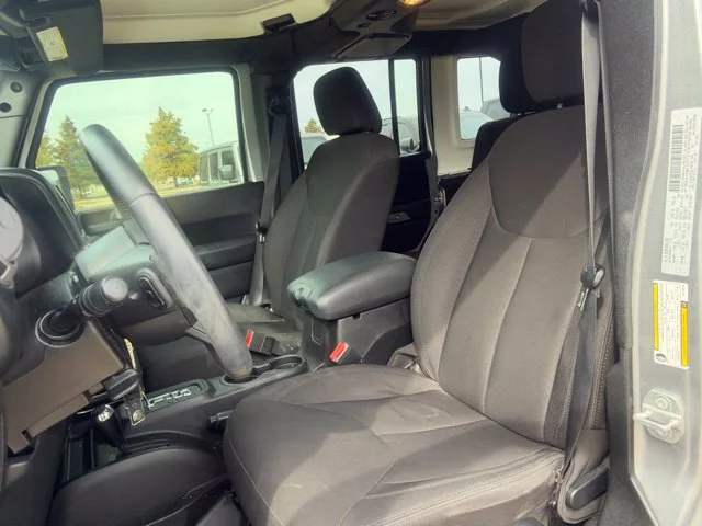 Used 2016 Silver Jeep Unlimited Sport image 17